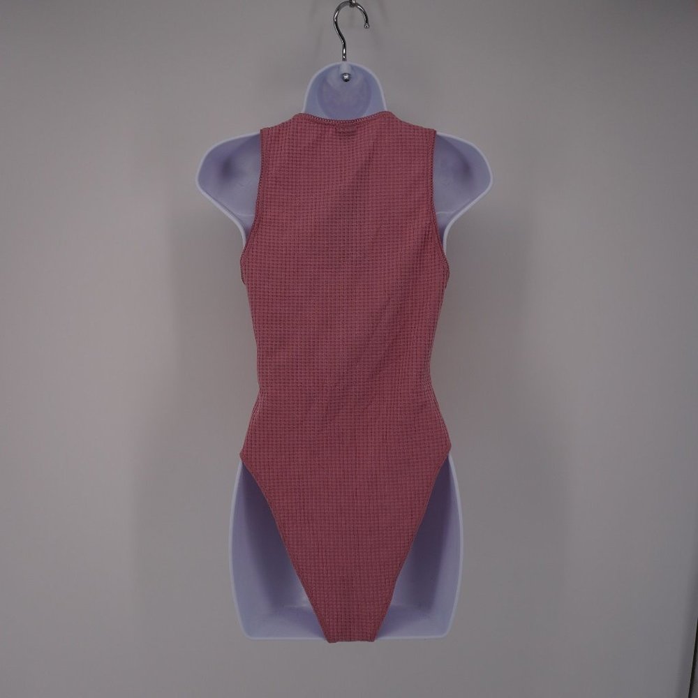 Wild Fable NWT Women's Pink Waffle Knit Sleeveless Bodysuit Size Small - Picture 2 of 4